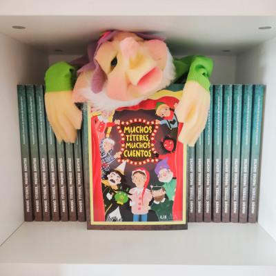 Muchos títeres, muchos cuentos Muchos títeres, muchos cuentos